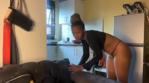 sexyasszeeee online show from July 23, 11:29 am