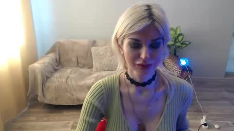 sexybeatriice online show from April 17, 6:48 am