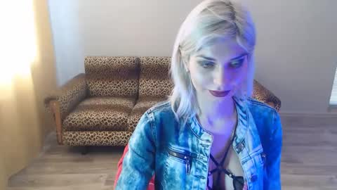 Snapshot of sexybeatriice chatting on February 16, 7:04 am sexybeatriice online show from February 16, 7:04 am