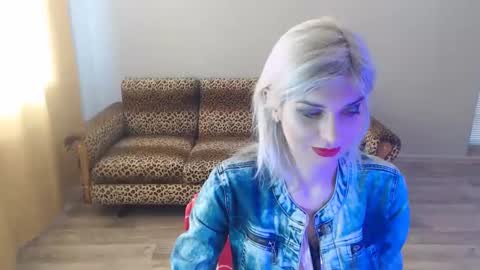 Snapshot of sexybeatriice chatting on February 13, 7:03 am sexybeatriice online show from February 13, 7:03 am