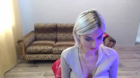 Snapshot of sexybeatriice chatting on October 11, 8:41 am sexybeatriice online show from October 11, 8:41 am