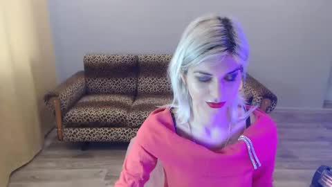 Snapshot of sexybeatriice chatting on January 27, 7:03 am sexybeatriice online show from January 27, 7:03 am
