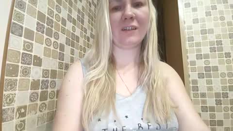 Snapshot of sexyblondebush chatting on January 1, 6:58 am Lana online show from January 1, 6:58 am