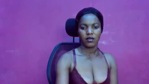 sexydoll32 online show from April 2, 10:51 pm