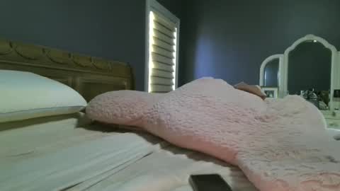 LisaisLuscious online show from December 19, 4:10 pm