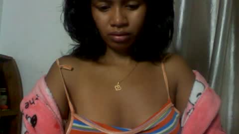 sexylarra12 online show from May 14, 12:16 am
