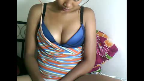 sexylarra12 online show from January 17, 2:50 am