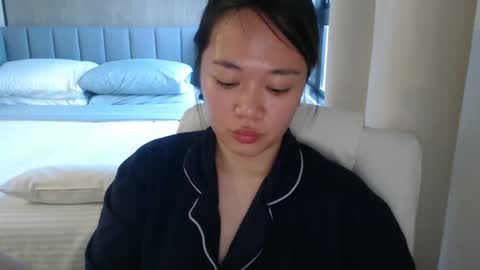 sexypenguin13 online show from December 6, 10:05 am