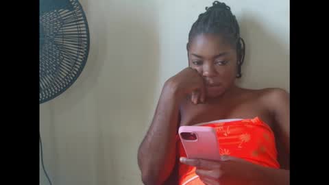 Snapshot of sexyxbunnyxx chatting on October 2, 12:43 pm Blue online show from October 2, 12:43 pm