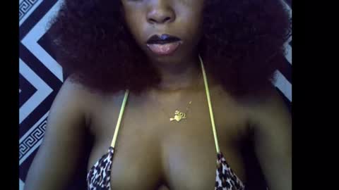 Snapshot of sezy_petite chatting on September 30, 2:01 pm Wealth online show from September 30, 2:01 pm