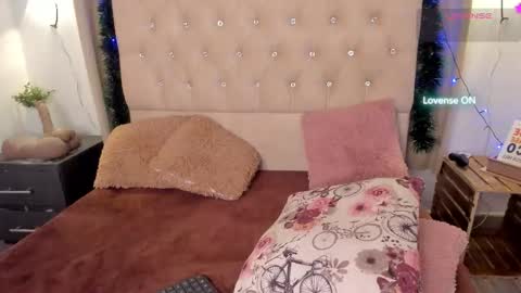 lily online show from December 17, 7:40 pm