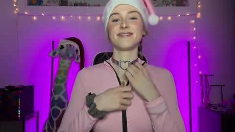 Snapshot of shadebabe chatting on December 25, 5:58 am shadebabe online show from December 25, 5:58 am