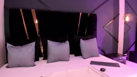 Shaina Vasquez online show from February 21, 7:21 pm