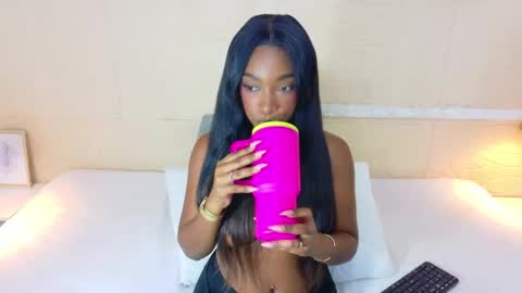 Catalina online show from October 17, 8:45 pm