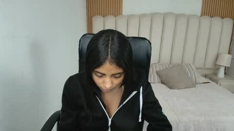 shanelle online show from April 8, 3:19 am