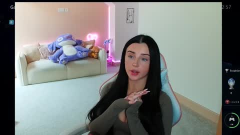 Snapshot of shannonblooms chatting on October 17, 11:57 am Shanmais online show from October 17, 11:57 am