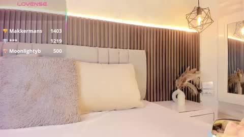 SHANON online show from October 8, 7:40 pm