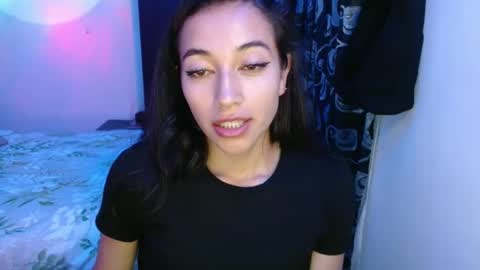 Snapshot of shantal_d01 chatting on September 21, 12:31 am shantal_d01 online show from September 21, 12:31 am
