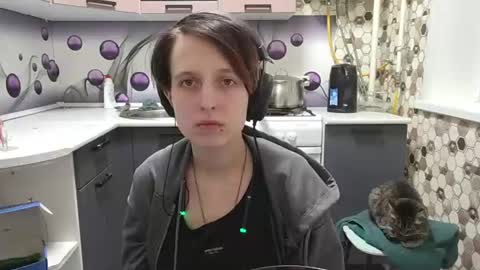 Sara online show from June 25, 5:47 pm
