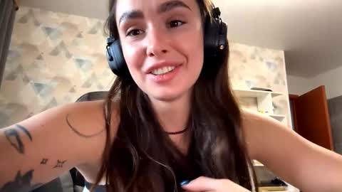 May online show from October 14, 7:33 am