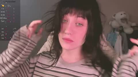 Snapshot of sheeny_shy chatting on October 21, 5:28 pm Chiara online show from October 21, 5:28 pm