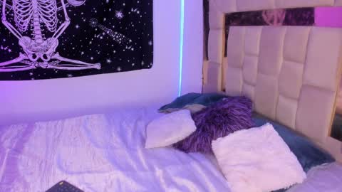 Heidy  online show from December 28, 2:43 am