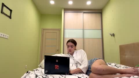 Snapshot of shelliesifuentes chatting on October 11, 5:23 am Ava online show from October 11, 5:23 am