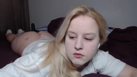 Snapshot of sherlystero chatting on February 18, 6:37 am sher online show from February 18, 6:37 am
