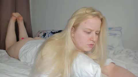 Snapshot of sherlystero chatting on October 8, 12:48 am sher online show from October 8, 12:48 am