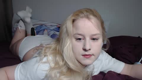 Snapshot of sherlystero chatting on February 16, 5:04 am sher online show from February 16, 5:04 am