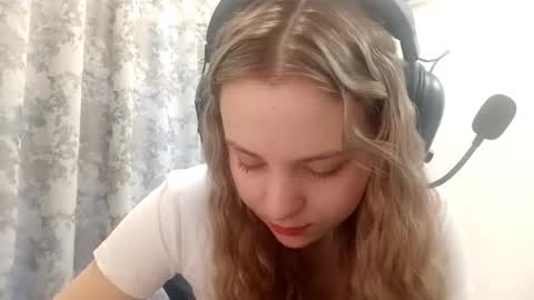 Lisa online show from December 4, 6:37 am