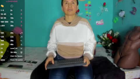 Shera Hade online show from April 4, 6:18 pm