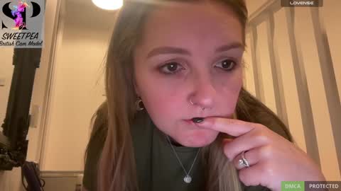 Snapshot of short_sweetpea chatting on January 4, 3:49 pm short sweetpea online show from January 4, 3:49 pm