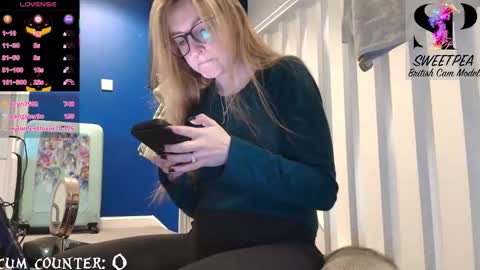 Snapshot of short_sweetpea chatting on October 19, 10:39 am short sweetpea online show from October 19, 10:39 am