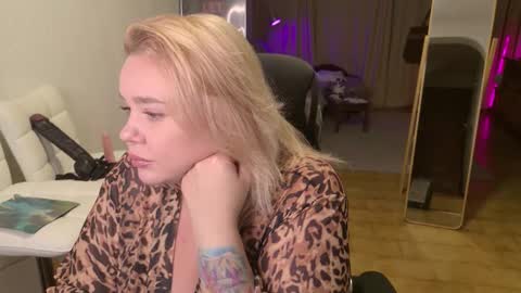 Mimi   online show from November 16, 9:48 pm