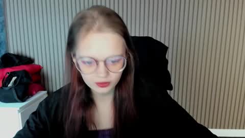 Snapshot of shy_elina01 chatting on October 7, 10:52 am shy_elina01 online show from October 7, 10:52 am