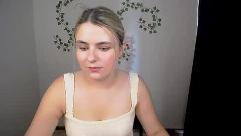 shy_sabrina_ online show from August 4, 1:28 pm