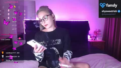 Snapshot of shysweetrish chatting on October 8, 6:18 am shysweetrish online show from October 8, 6:18 am