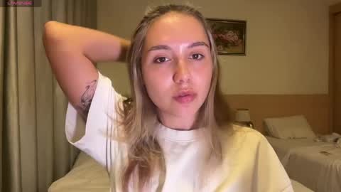 You fav Miss Si online show from April 12, 11:35 am