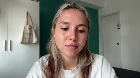 You fav Miss Si online show from March 21, 8:19 am