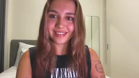 You fav Miss Si online show from June 15, 1:33 pm