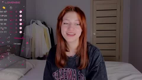 silly___woman online show from May 14, 8:14 pm