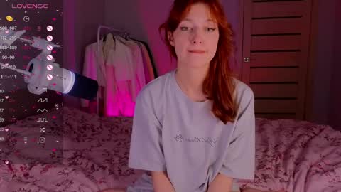 silly___woman online show from June 1, 7:37 pm