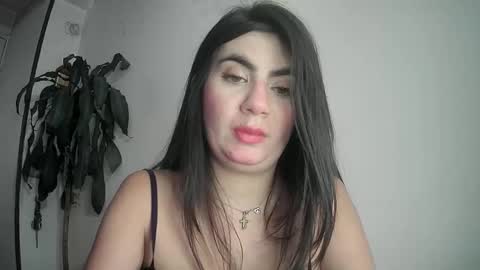 Snapshot of silviecollins chatting on February 6, 12:11 am Silvie online show from February 6, 12:11 am