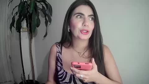 Snapshot of silviecollins chatting on December 4, 1:25 am Silvie online show from December 4, 1:25 am