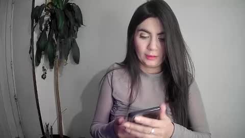 Snapshot of silviecollins chatting on December 28, 1:18 am Silvie online show from December 28, 1:18 am