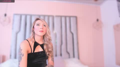 Silvy Layton online show from December 10, 1:44 pm