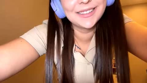Snapshot of simapickford chatting on October 15, 10:07 am Rose online show from October 15, 10:07 am