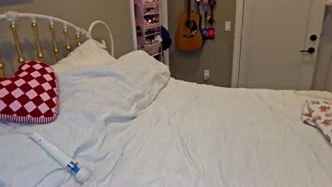 simonesighren online show from February 3, 7:24 am