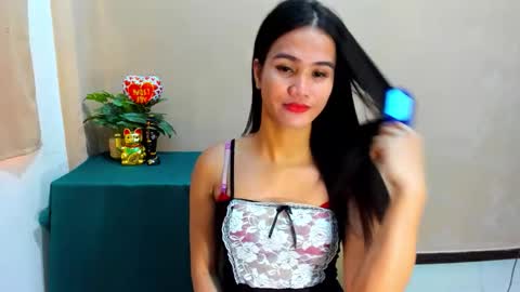 Snapshot of simple_rhea chatting on October 20, 1:52 am Rhea online show from October 20, 1:52 am